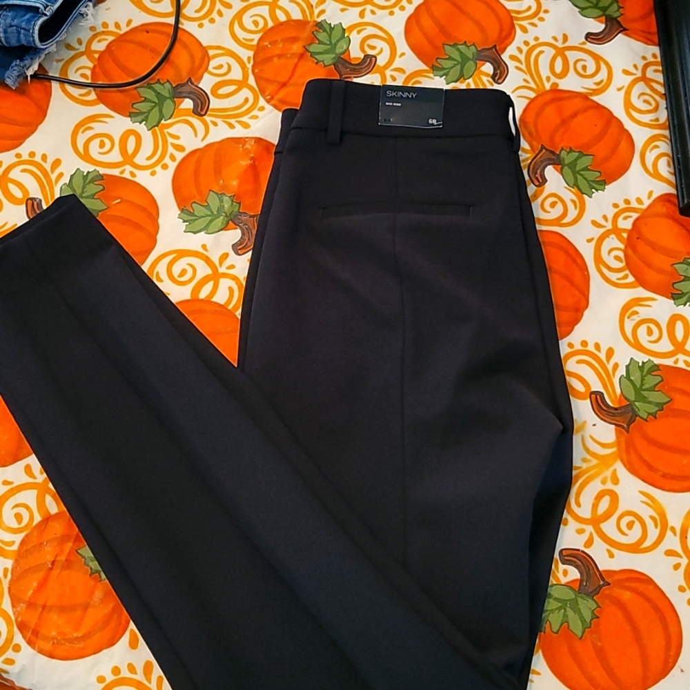 Express Skinny Midrise Black Capri Dress Pants size 6r